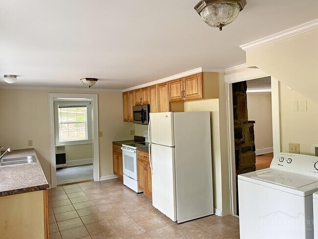 Foto del edificio - 807 Mt Jefferson Rd