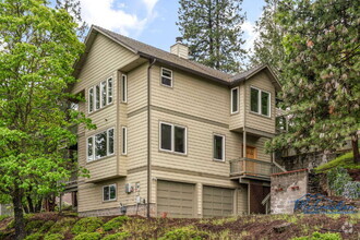 Building Photo - 215 Piedmont Dr