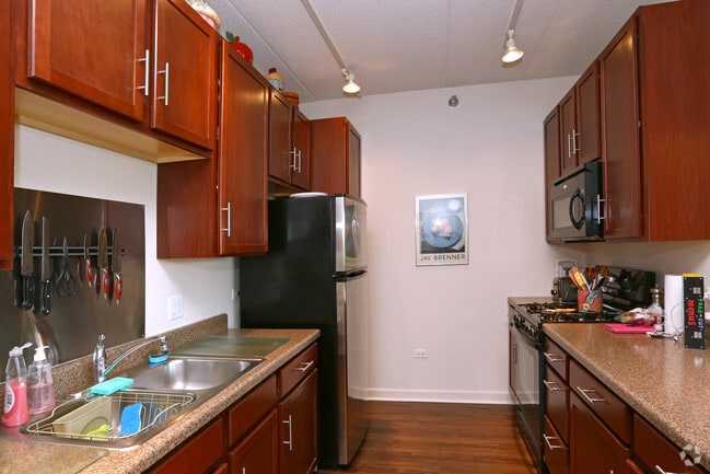 2BR, 2BA - Kitchen - 301 Riverwalk Place
