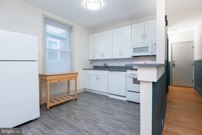 Building Photo - 932 N 5th St