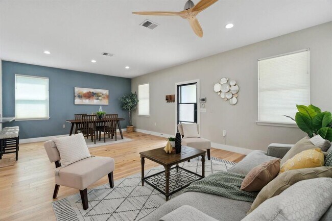 Foto del edificio - 7617 Carver Ave