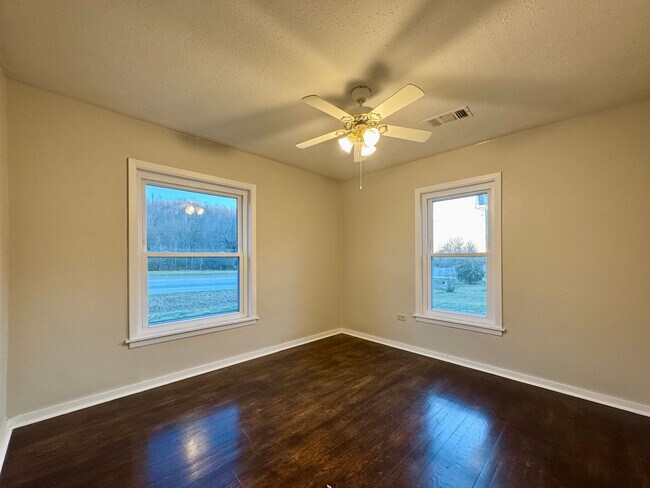 Foto del edificio - 2 Bedroom/ 1 Bath Home Between Cave City and Batesville!