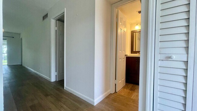 Foto del edificio - 1801 NW 75th Ave