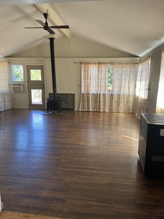 Foto del edificio - One Bedroom, One Bath Home for Rent in Ashland