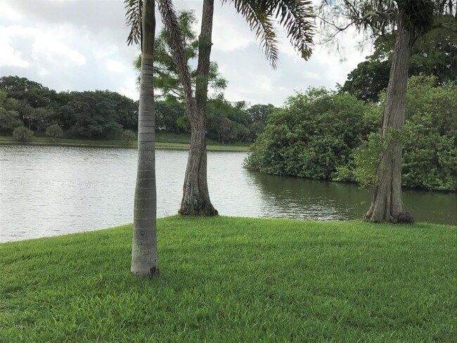 Foto del edificio - 10418 Lake Vista Cir