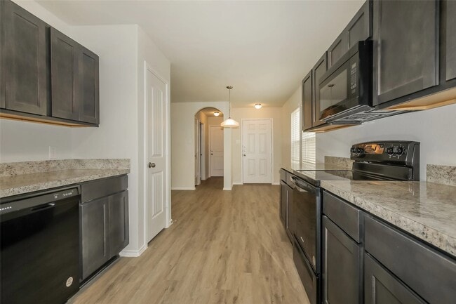 Foto del edificio - 4022 Silver Ranch Rd