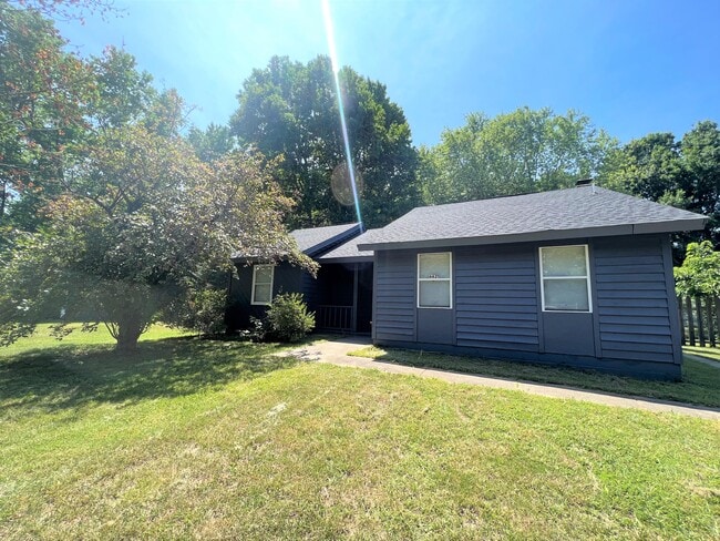 Building Photo - 6621 Woodwedge Dr