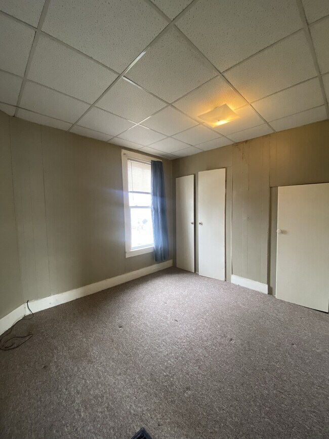 Building Photo - 923 E. Fort Wayne St
