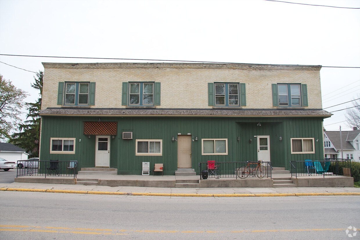 323329 Fredonia Ave, Fredonia, WI 53021 Apartments in Fredonia, WI