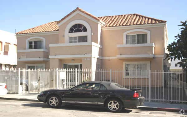 Building Photo - Schrader Apartments, LLC