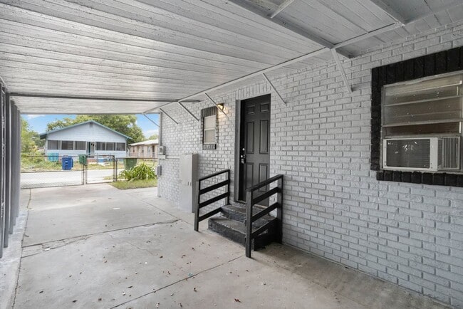 Building Photo - 3/2 NEWLY  ****MOVE IN READY**** Apply Tod...