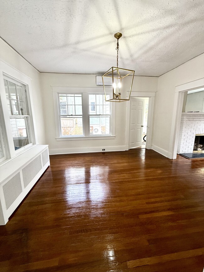 Dining room - 2312 Hawthorne Ave