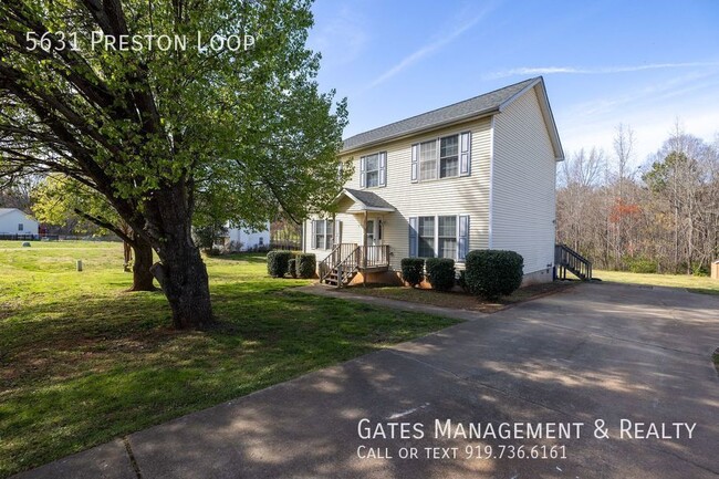 Foto del edificio - Roomy Home on Quiet Mebane Cul-de-Sac