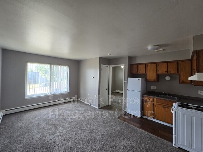 Foto del edificio - 15811 Harper Ave
