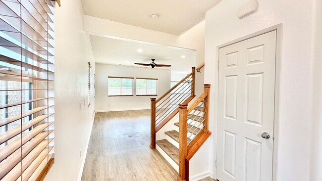 Foto del edificio - Beautiful Two-Story Home in the Newer Community of Horse Creek Ridge in Fallbrook!