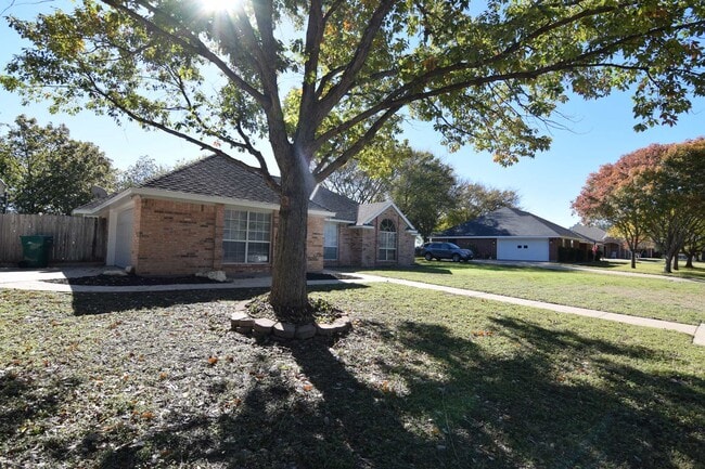 Building Photo - 512 Neches St