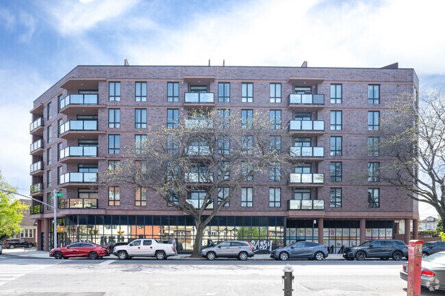 Building Photo - 1502 W 1st St