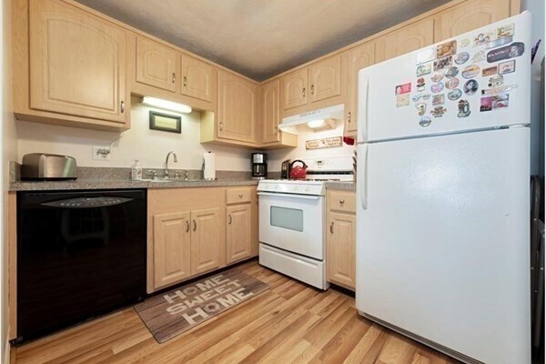 Foto del edificio - 16 Kenmar Dr