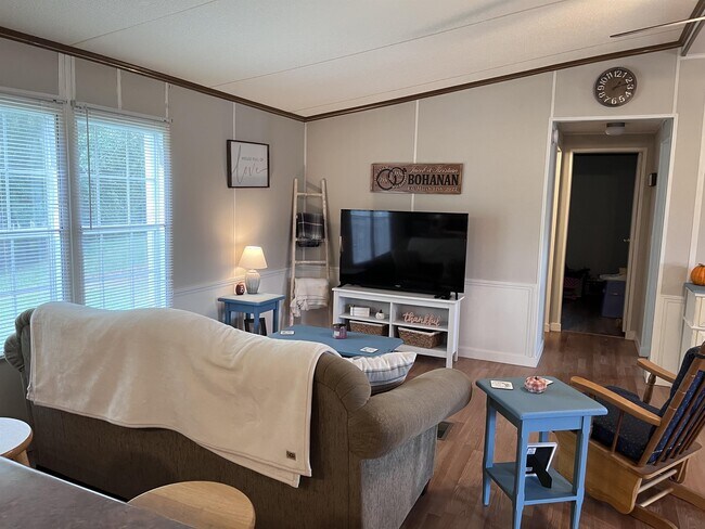 Foto del edificio - 1040 Parker Creek Rd