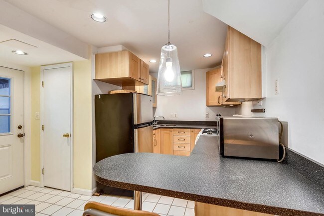 Foto del edificio - 3811 Veazey St NW