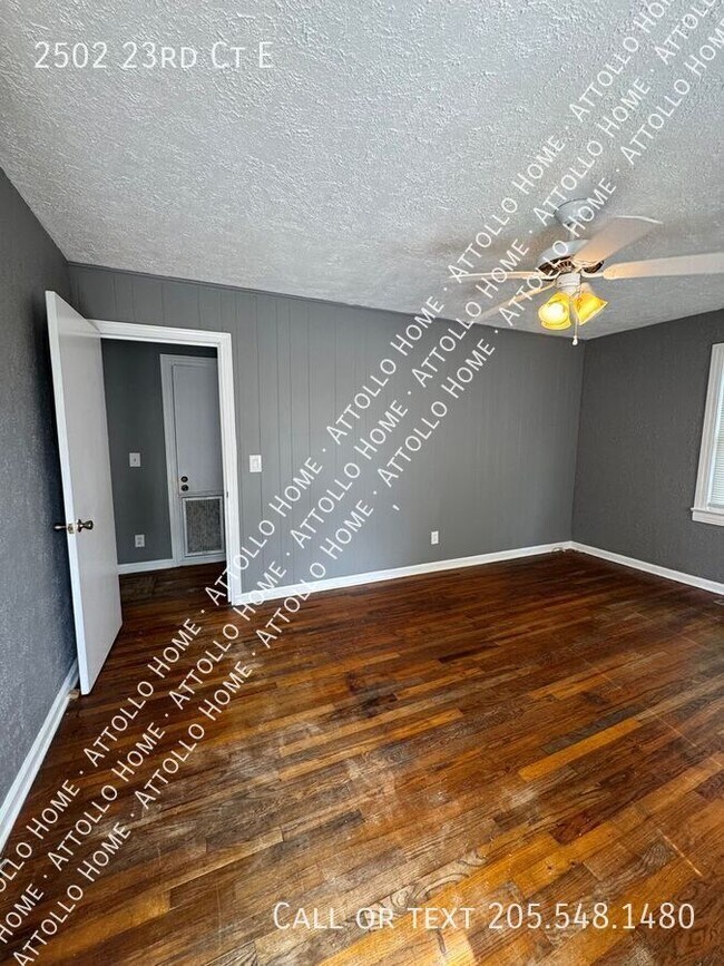 Building Photo - 3 Bedroom 2 Bath with large yard and scree...