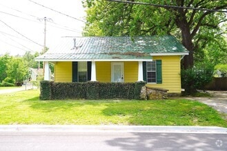 Building Photo - 408 E Elm St