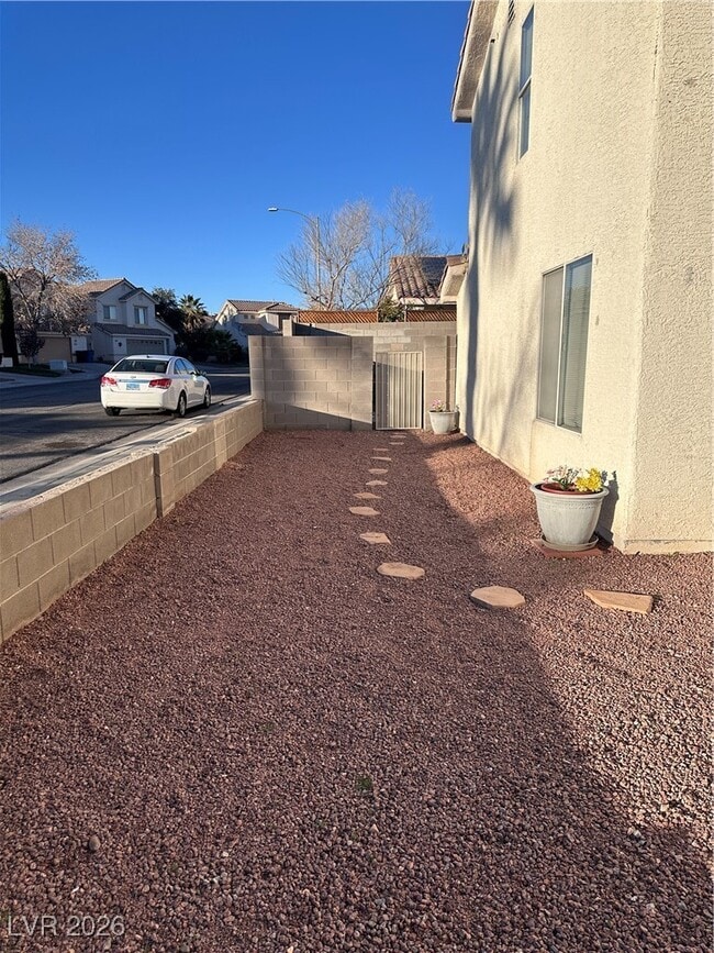 Foto del edificio - 7732 Donald Nelson Ave