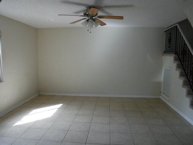Building Photo - 2080 Oak Meadow Cir