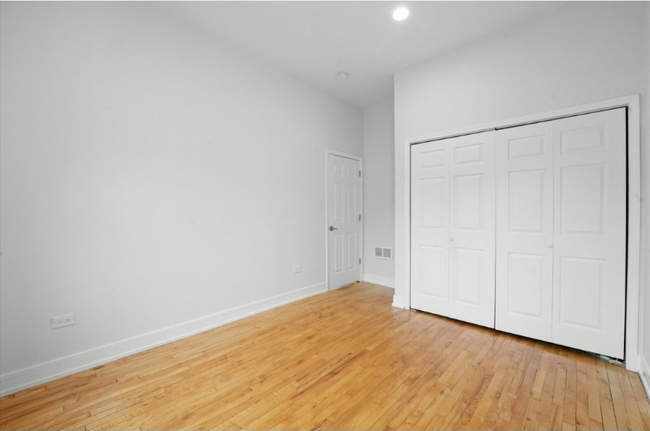 Building Photo - 1309 S Komensky Ave
