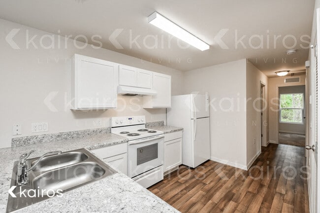 Building Photo - 27382 Pasadena Dr