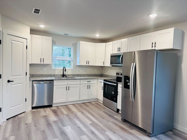 Foto del edificio - Modern 3BR / 2.5BA Townhome in a Prime Location – Washer/Dryer Included