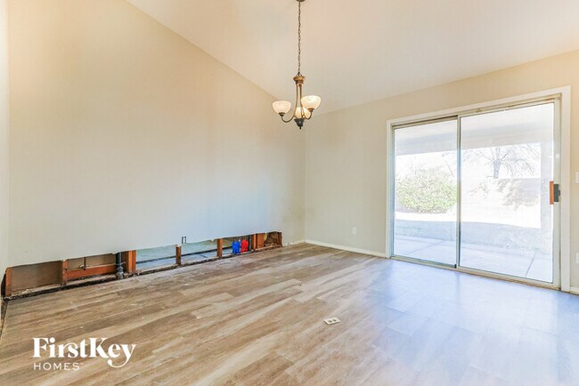 Foto del edificio - 1380 W Gary Dr