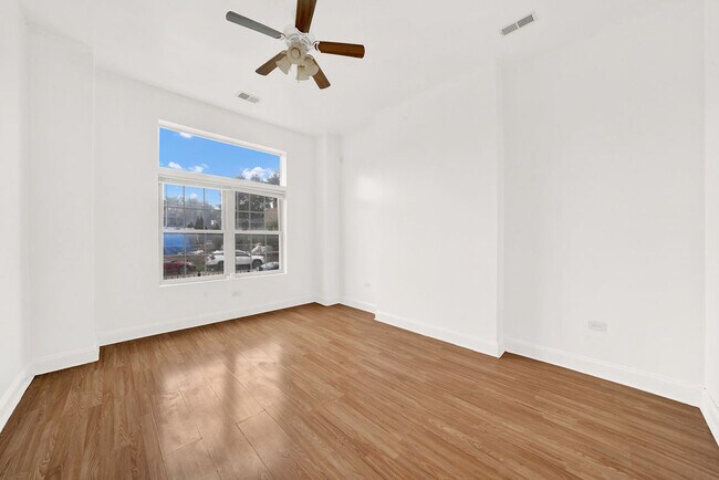 Foto del edificio - 2638 W Adams St