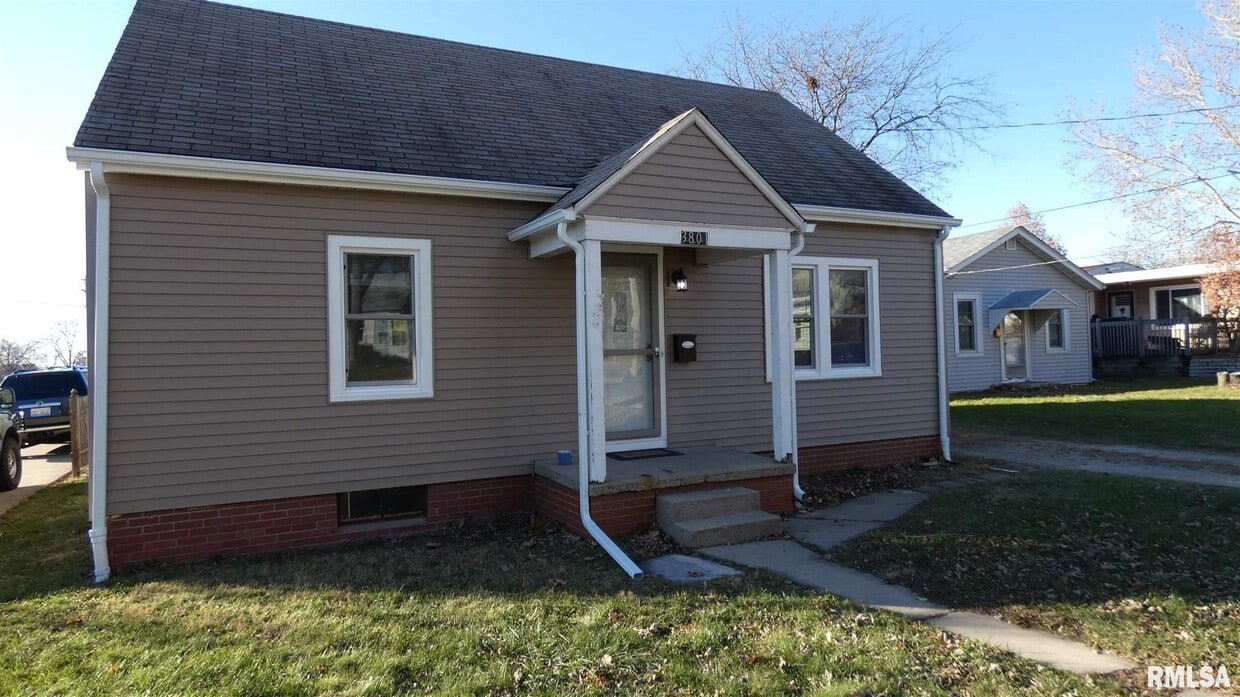 3801 N Ashton Ave, Peoria, IL 61614 House for Rent in Peoria, IL
