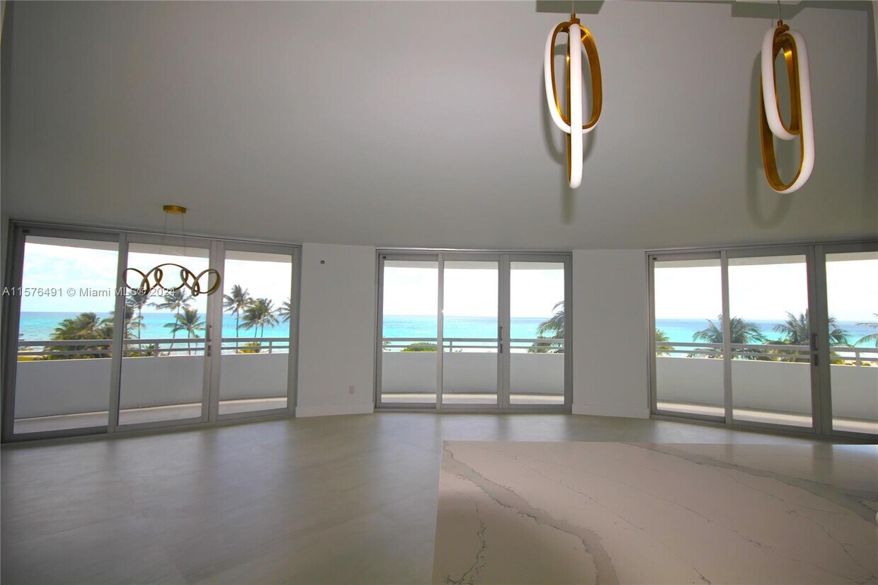 Primary Photo - 5161 Collins Ave