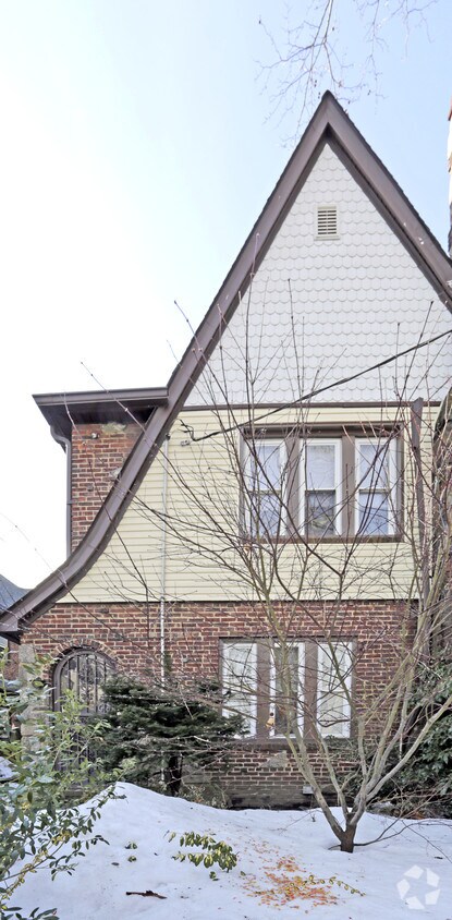 Building Photo - 189-14 35th Ave