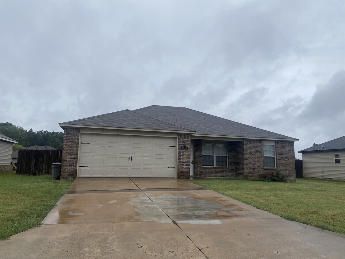 Primary Photo - 1912 Willow Oak Dr