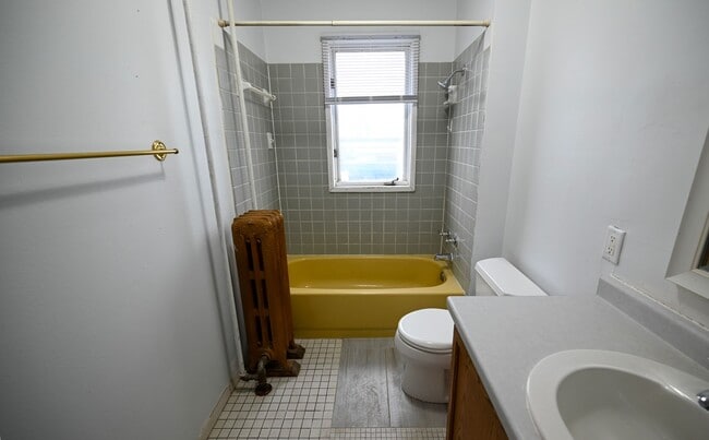 Building Photo - 405-407 W Main St - Duplex