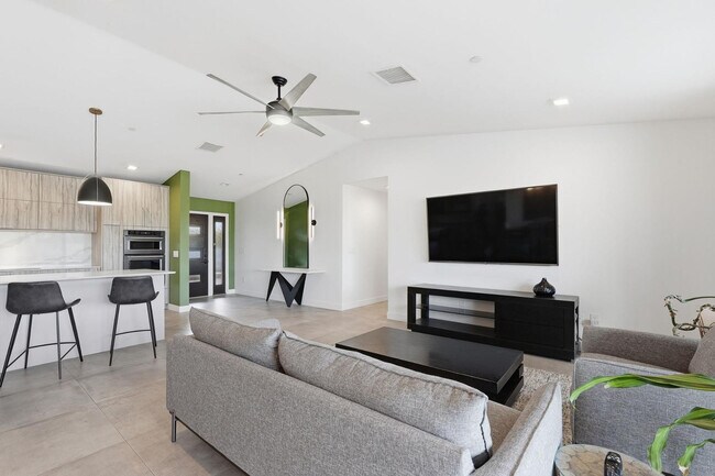 Foto del edificio - 6519 N 86th Pl