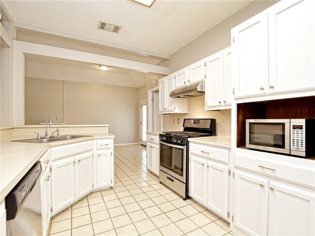 Foto del edificio - 606 Tyrone Dr