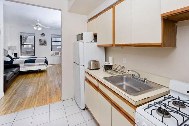 Foto del edificio - 325 E 80th St