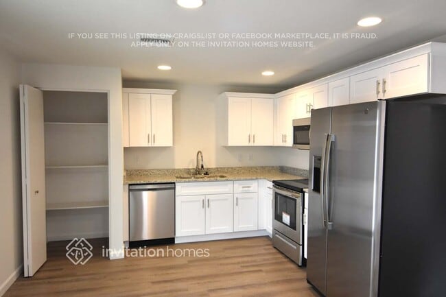 Building Photo - 14201 N 37th Pl