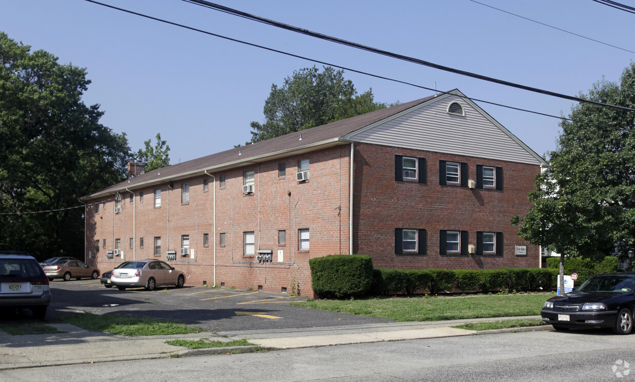 Primary Photo - Fair Oaks Apartments