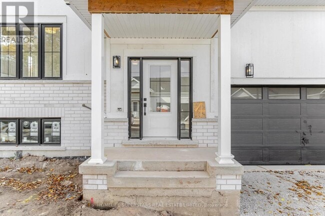 Photo du bâtiment - 8 Santa Barbara Ln