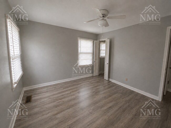 Foto del edificio - 4247 E Ridge Dr
