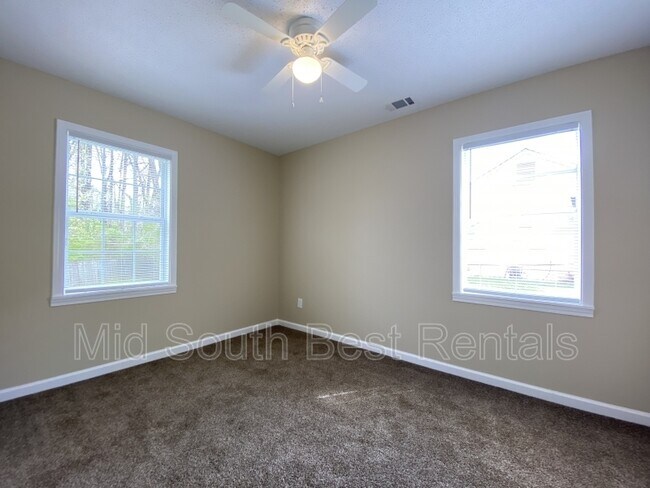 Building Photo - 464 W Brooks Rd