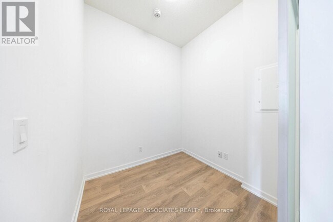 Building Photo - 36 Forest Manor Rd