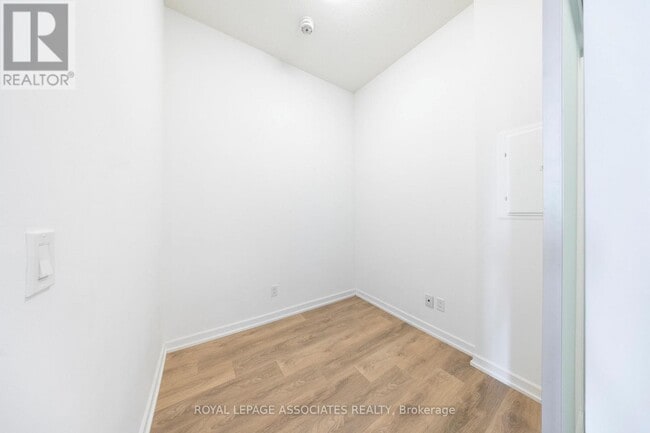 Photo du bâtiment - 36 Forest Manor Rd