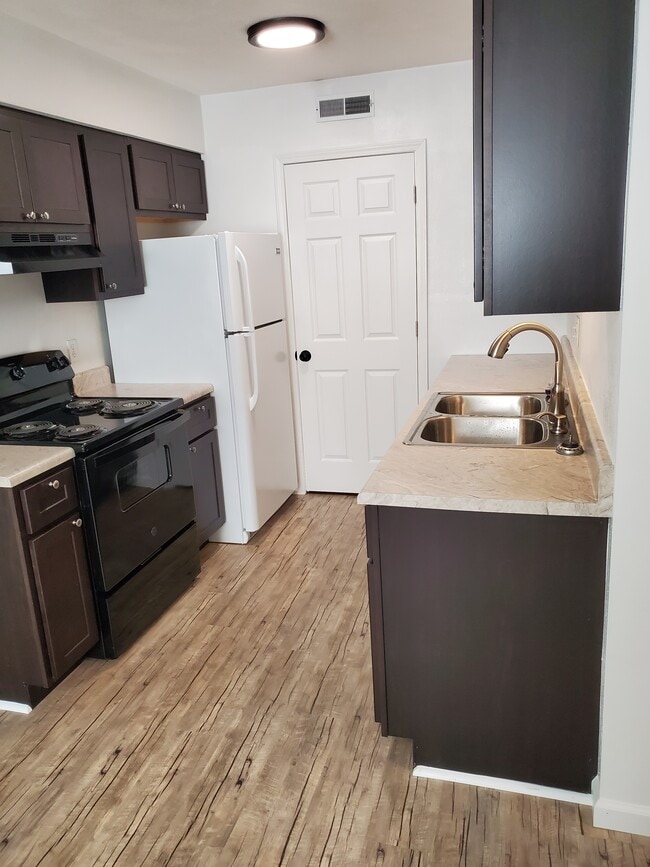 Building Photo - 222 E Garfield St