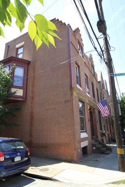 Front of house - 2428 Poplar St